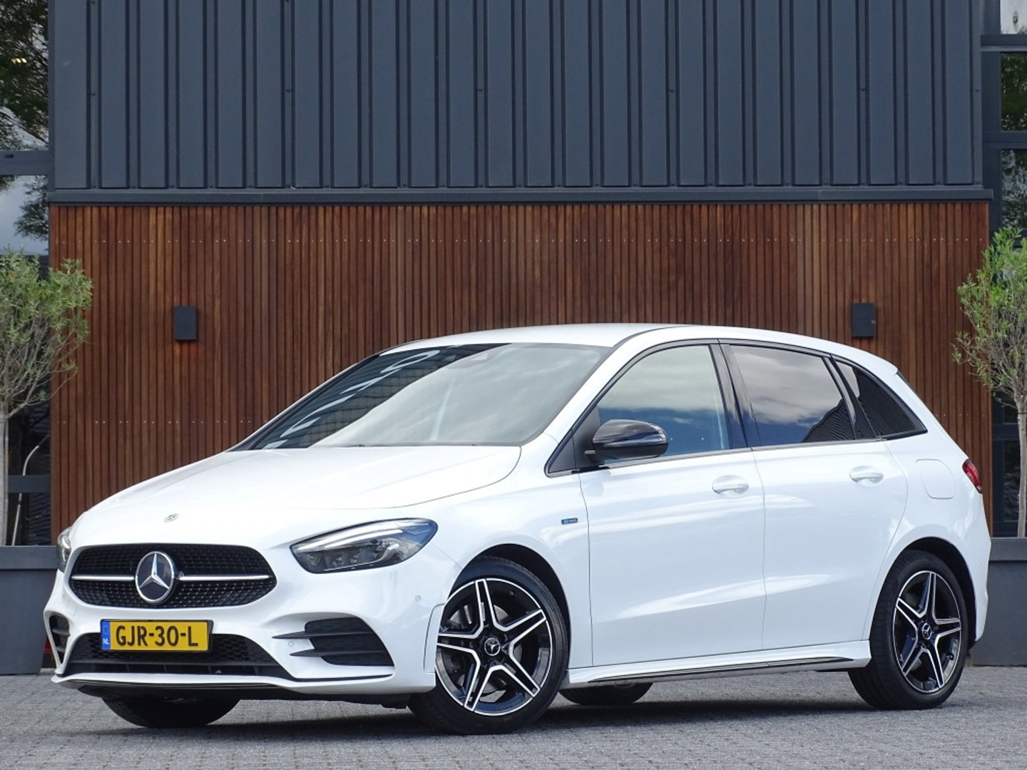 Mercedes-Benz B-Klasse 250e 218PK automaat / AMG Line / 2021 / LED