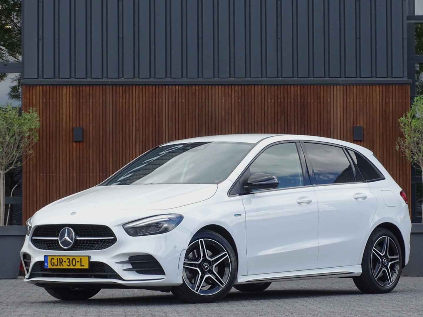 Mercedes-Benz B-Klasse 250e 218PK automaat / AMG Line / 2021 / LED