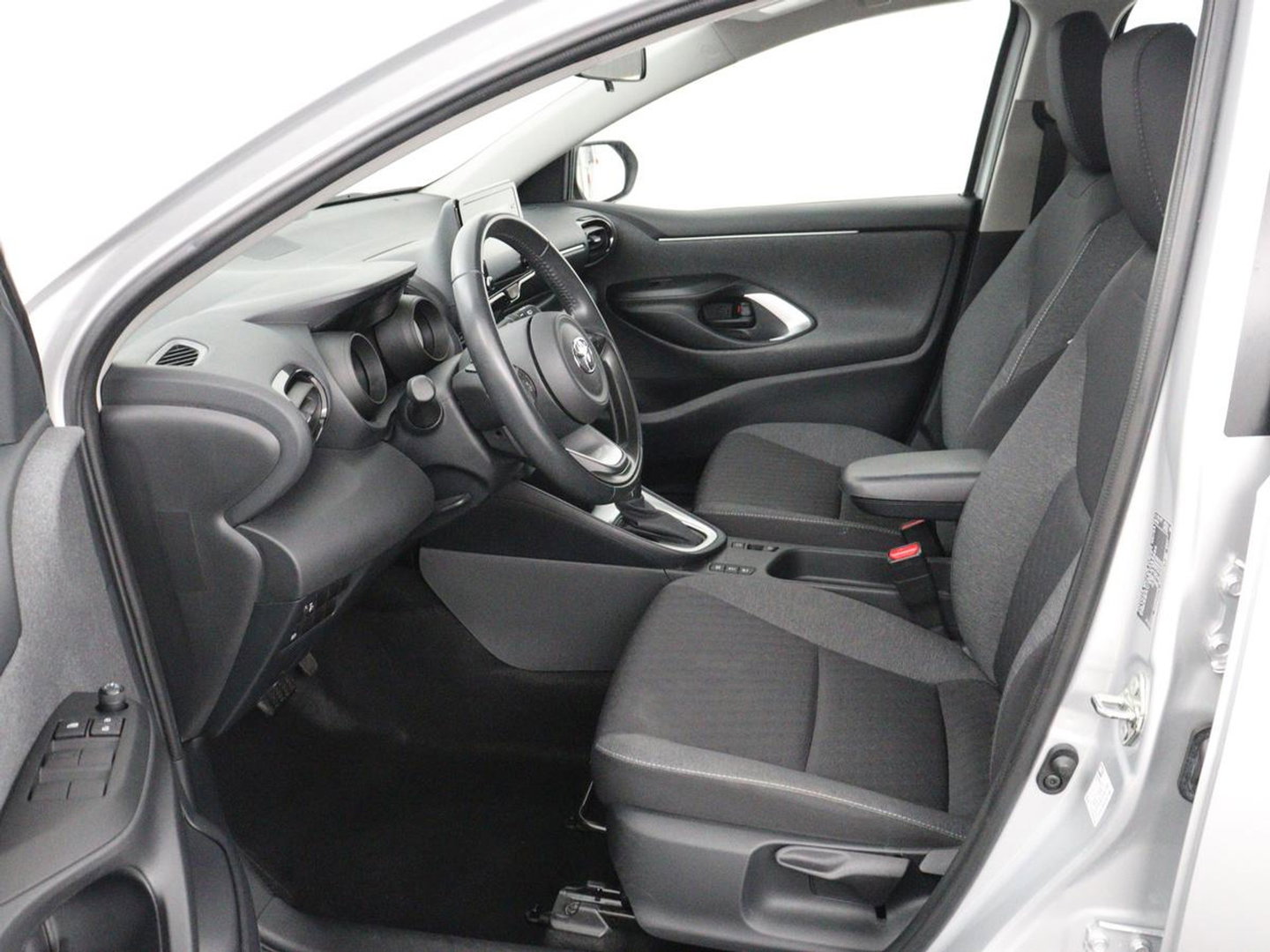 Toyota Yaris 1.5 Hybrid Dynamic | 38.500km NAP | Adaptive Cruise | DAB | Carplay | Full LED | Camera | LM | Keyless | Climate controle | Bluetooth