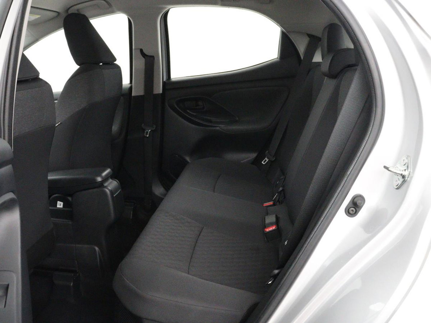 Toyota Yaris 1.5 Hybrid Dynamic | 38.500km NAP | Adaptive Cruise | DAB | Carplay | Full LED | Camera | LM | Keyless | Climate controle | Bluetooth