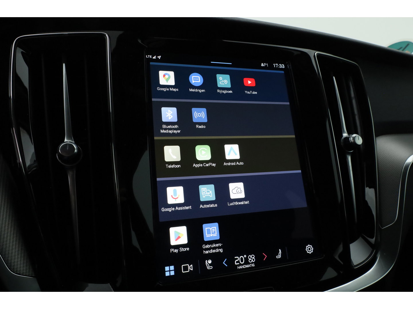 Volvo V60 2.0 T6 Plug-in hybrid AWD Plus Dark | Leer | Stoel + stuuverwarming | Camera |