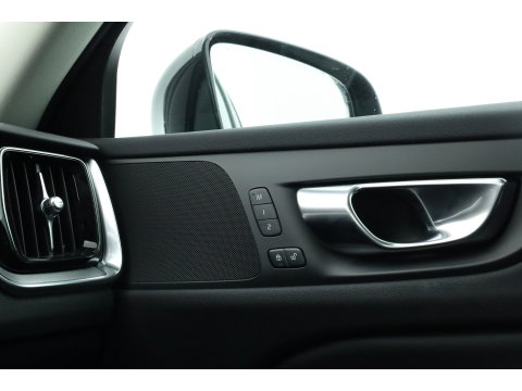 Volvo V60 2.0 T6 Plug-in hybrid AWD Plus Dark | Leer | Stoel + stuuverwarming | Camera |