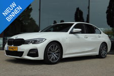 BMW 3 Serie - 320I EXECUTIVE EDITION M-SPORT | CARPLAY | HUD | NAVI | CRUISE | LED | STOELVERW. | AMBIENT LIGHT