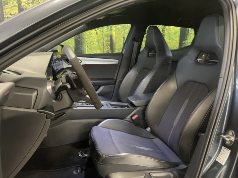 CUPRA Leon 1.4 e-Hybrid VZ Adrenaline | Apple Carplay | Android Auto | Stoelverwarming | Stuurwielverwarming | DAB | Camera | Lane Assist | Adaptieve Cruise Control | LED | Sfeerverlichting |
