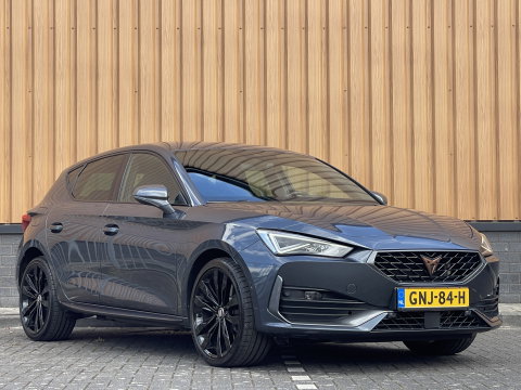 CUPRA Leon 1.4 e-Hybrid VZ Adrenaline | Apple Carplay | Android Auto | Stoelverwarming | Stuurwielverwarming | DAB | Camera | Lane Assist | Adaptieve Cruise Control | LED | Sfeerverlichting |