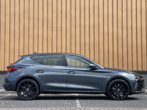 CUPRA Leon 1.4 e-Hybrid VZ Adrenaline | Apple Carplay | Android Auto | Stoelverwarming | Stuurwielverwarming | DAB | Camera | Lane Assist | Adaptieve Cruise Control | LED | Sfeerverlichting |