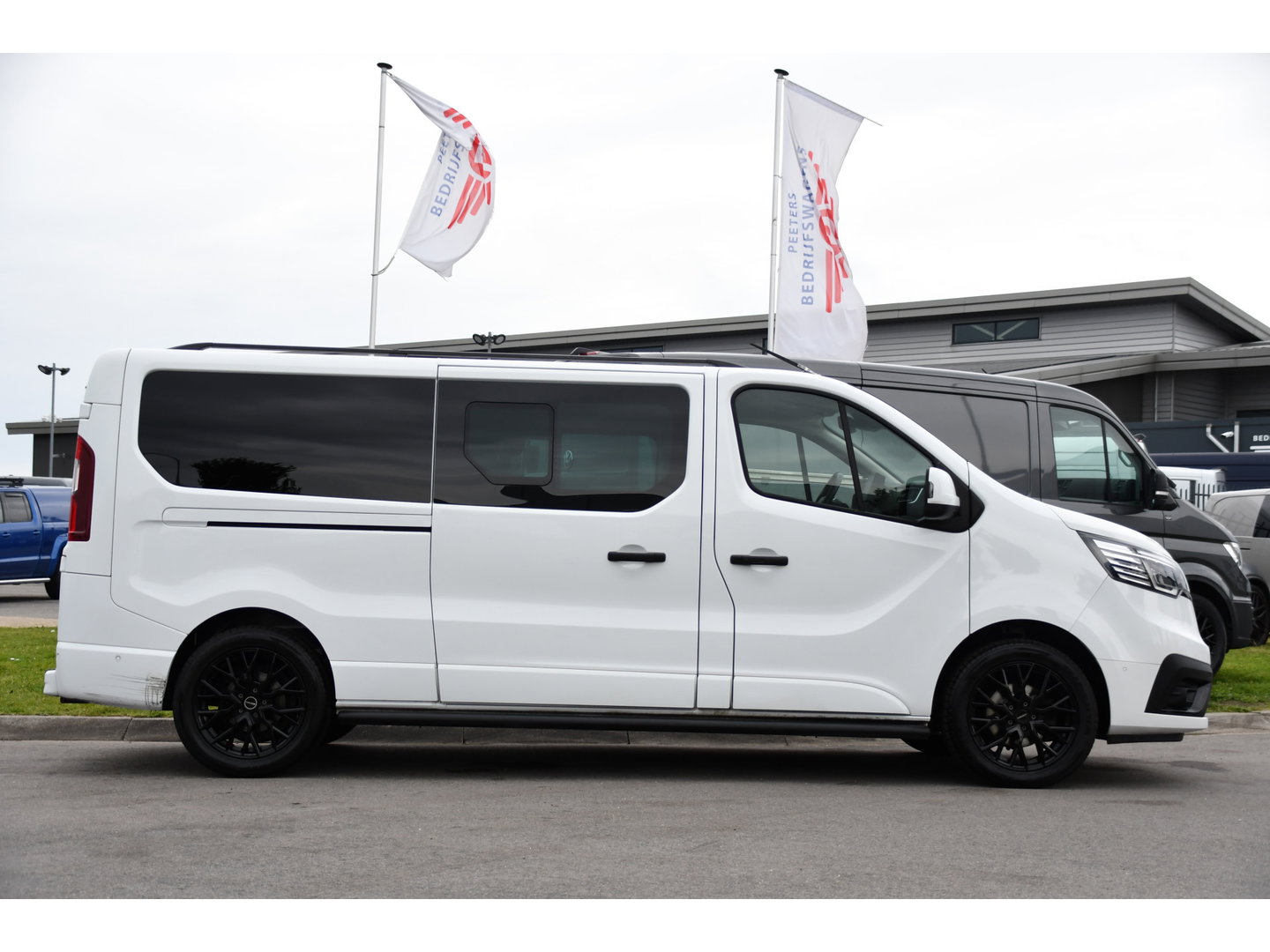 Renault Trafic 2.0 Blue dCi EDC 170 T29 L2H1 Anniversary Extra DC Virtual, Cruise, Camera, Carplay, LED, 170pk, Trekhaak, Stoelverwarming, multimedia, Sensoren, Uniek!