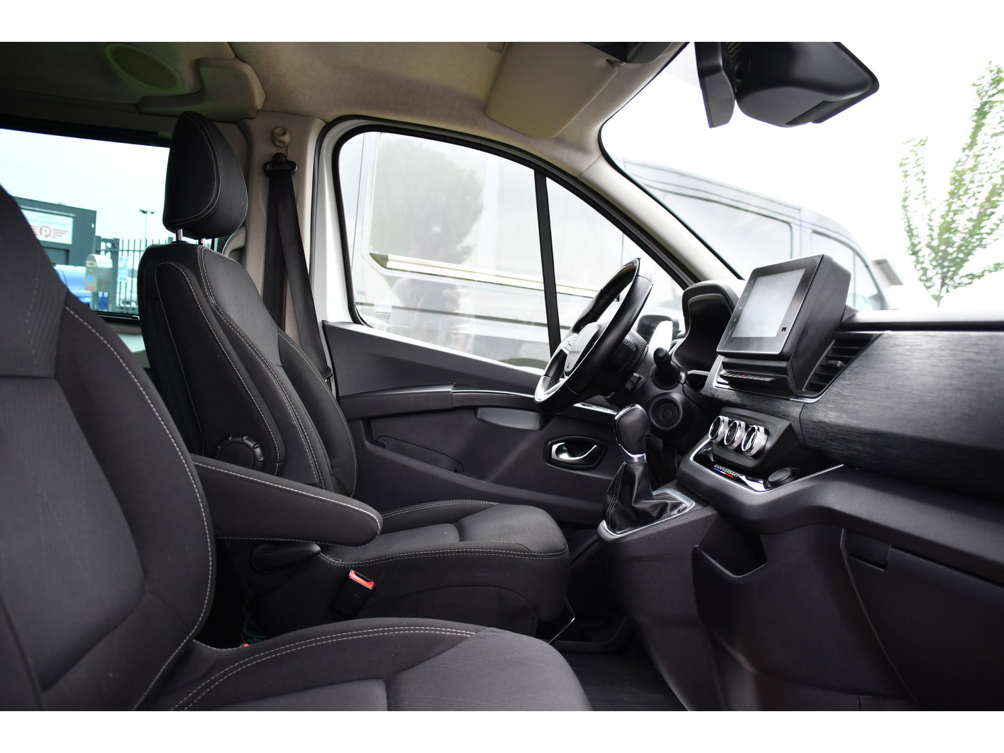 Renault Trafic 2.0 Blue dCi EDC 170 T29 L2H1 Anniversary Extra DC Virtual, Cruise, Camera, Carplay, LED, 170pk, Trekhaak, Stoelverwarming, multimedia, Sensoren, Uniek!
