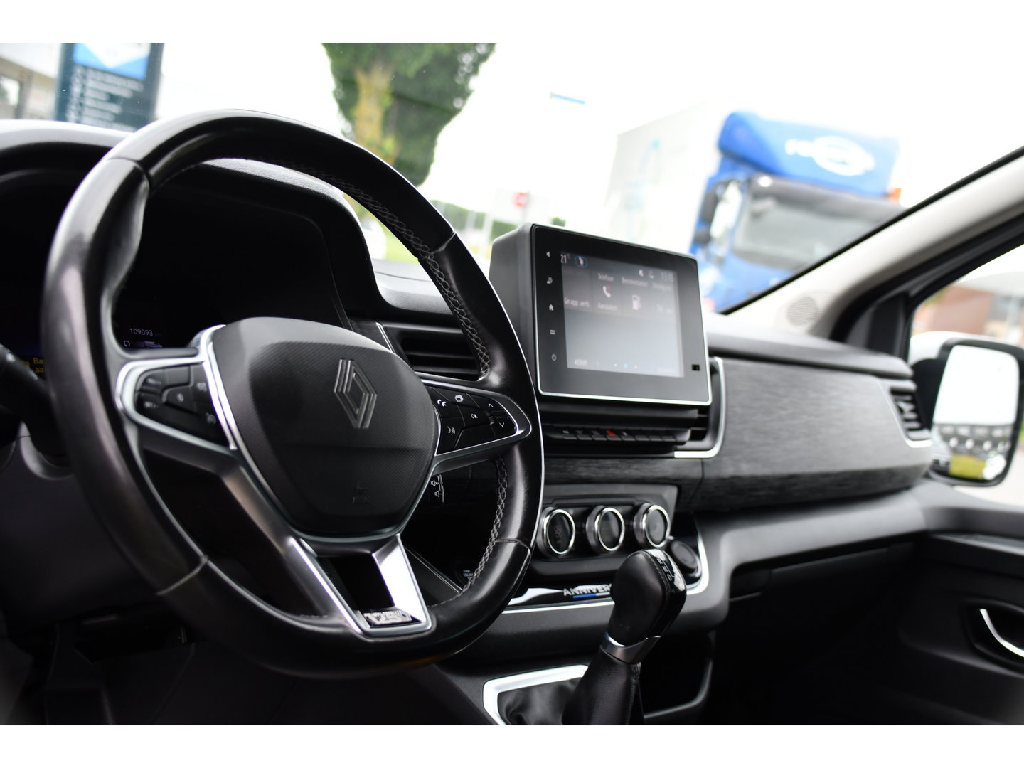 Renault Trafic 2.0 Blue dCi EDC 170 T29 L2H1 Anniversary Extra DC Virtual, Cruise, Camera, Carplay, LED, 170pk, Trekhaak, Stoelverwarming, multimedia, Sensoren, Uniek!