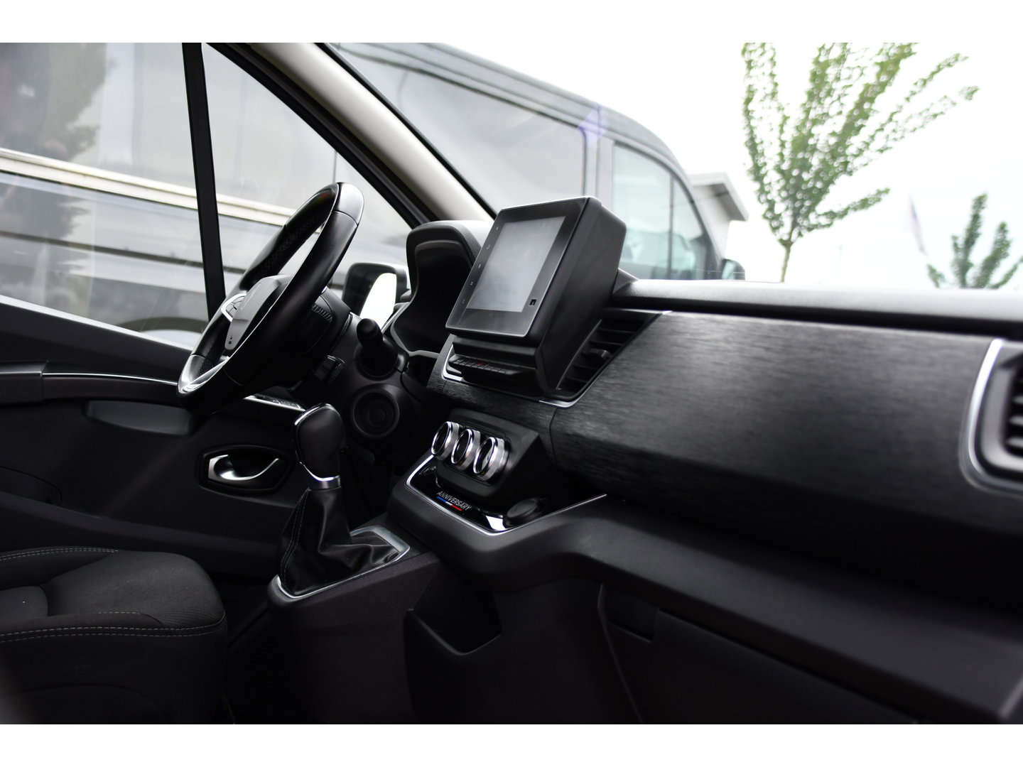 Renault Trafic 2.0 Blue dCi EDC 170 T29 L2H1 Anniversary Extra DC Virtual, Cruise, Camera, Carplay, LED, 170pk, Trekhaak, Stoelverwarming, multimedia, Sensoren, Uniek!