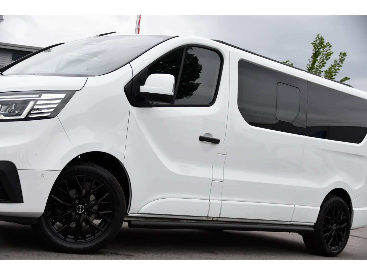 Renault Trafic 2.0 Blue dCi EDC 170 T29 L2H1 Anniversary Extra DC Virtual, Cruise, Camera, Carplay, LED, 170pk, Trekhaak, Stoelverwarming, multimedia, Sensoren, Uniek!