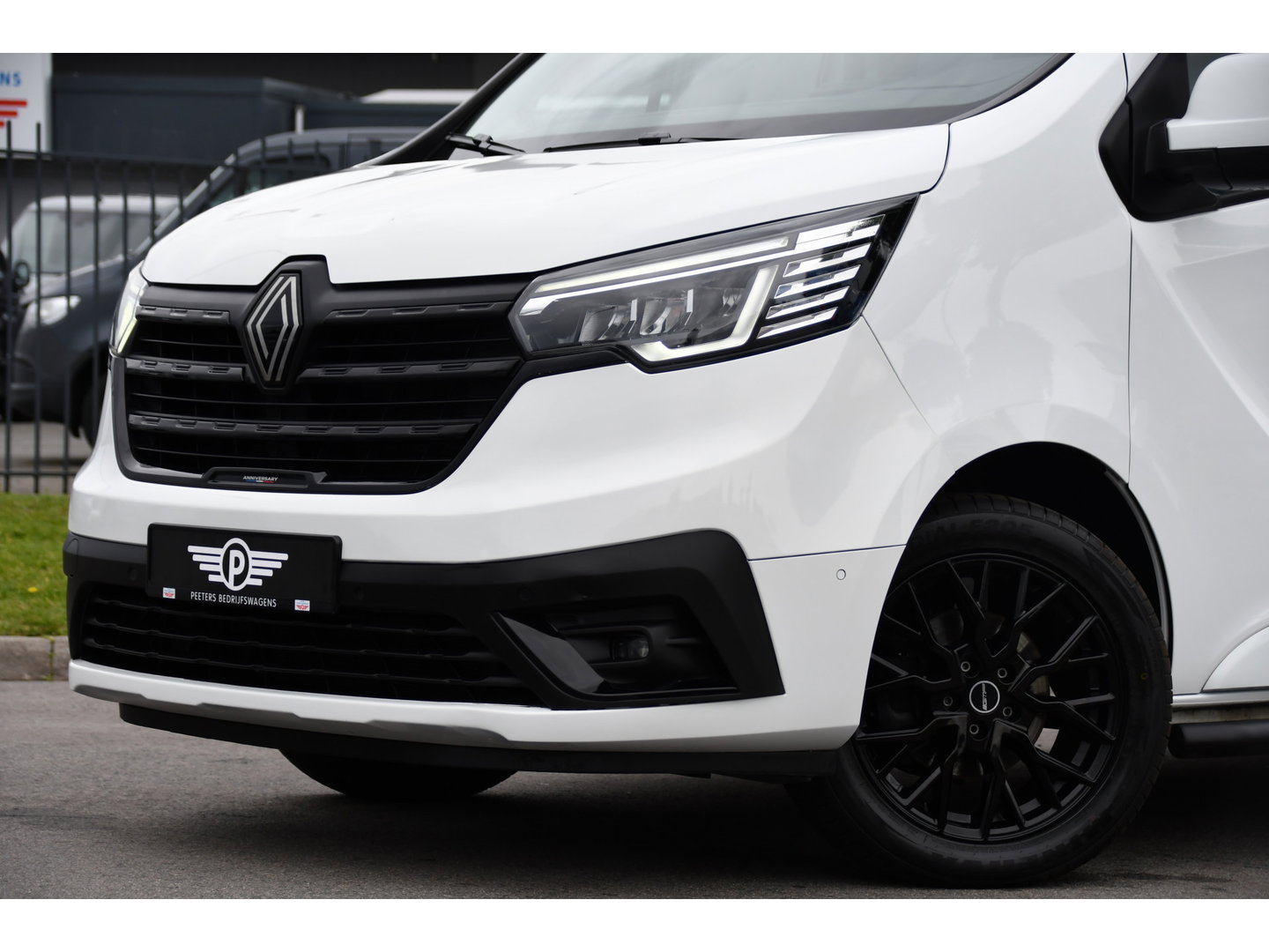 Renault Trafic 2.0 Blue dCi EDC 170 T29 L2H1 Anniversary Extra DC Virtual, Cruise, Camera, Carplay, LED, 170pk, Trekhaak, Stoelverwarming, multimedia, Sensoren, Uniek!