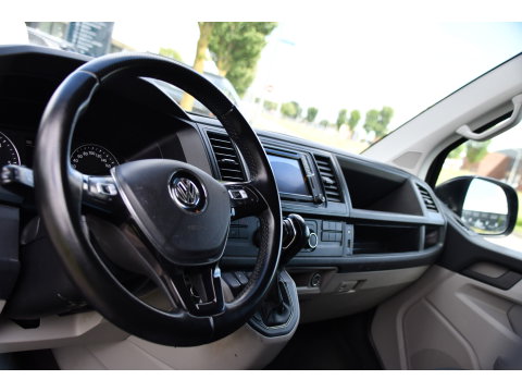 Volkswagen Transporter 2.0 TDI L2H1 Highline Black Edition Cruise, Sensoren, Airco, 140pk, Automaat, Trekhaak, Voorruit verwarming, Uniek!