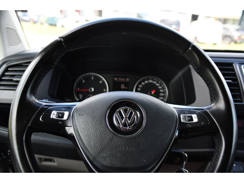 Volkswagen Transporter 2.0 TDI L2H1 Highline Black Edition Cruise, Sensoren, Airco, 140pk, Automaat, Trekhaak, Voorruit verwarming, Uniek!
