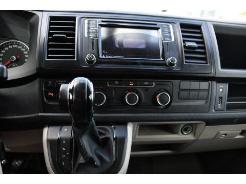 Volkswagen Transporter 2.0 TDI L2H1 Highline Black Edition Cruise, Sensoren, Airco, 140pk, Automaat, Trekhaak, Voorruit verwarming, Uniek!