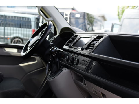 Volkswagen Transporter 2.0 TDI L2H1 Highline Black Edition Cruise, Sensoren, Airco, 140pk, Automaat, Trekhaak, Voorruit verwarming, Uniek!