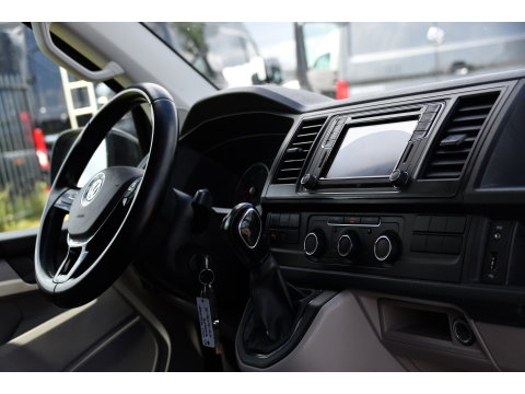 Volkswagen Transporter 2.0 TDI L2H1 Highline Black Edition Cruise, Sensoren, Airco, 140pk, Automaat, Trekhaak, Voorruit verwarming, Uniek!