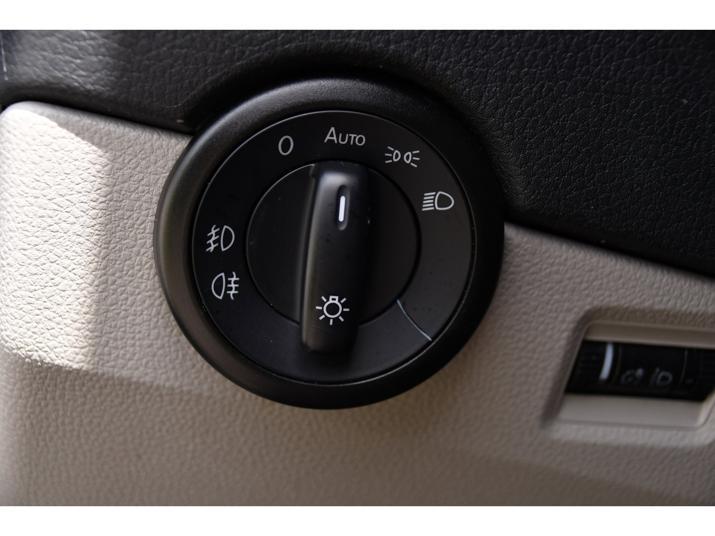 Volkswagen Transporter 2.0 TDI L2H1 Highline Black Edition Cruise, Sensoren, Airco, 140pk, Automaat, Trekhaak, Voorruit verwarming, Uniek!