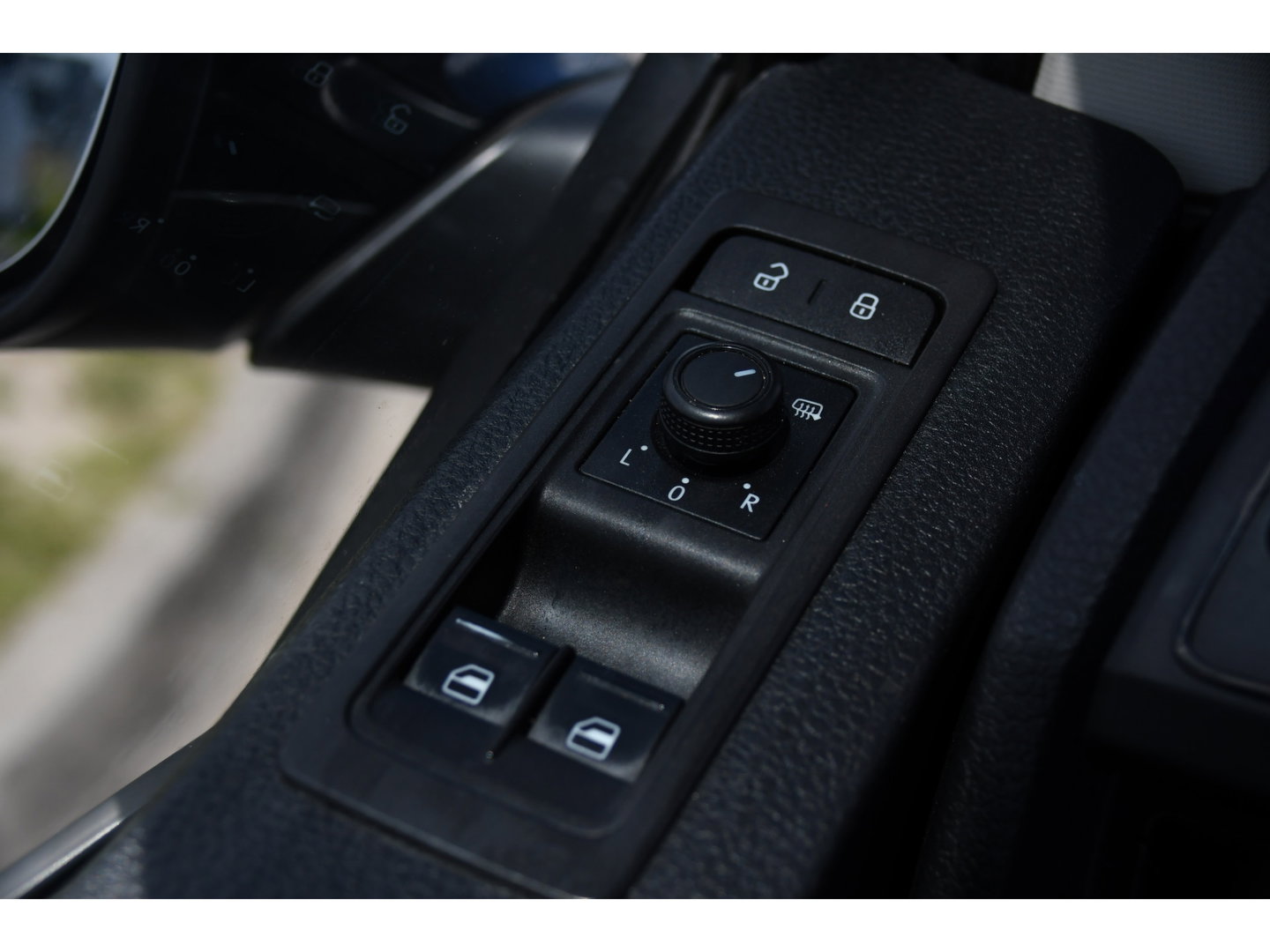 Volkswagen Transporter 2.0 TDI L2H1 Highline Black Edition Cruise, Sensoren, Airco, 140pk, Automaat, Trekhaak, Voorruit verwarming, Uniek!