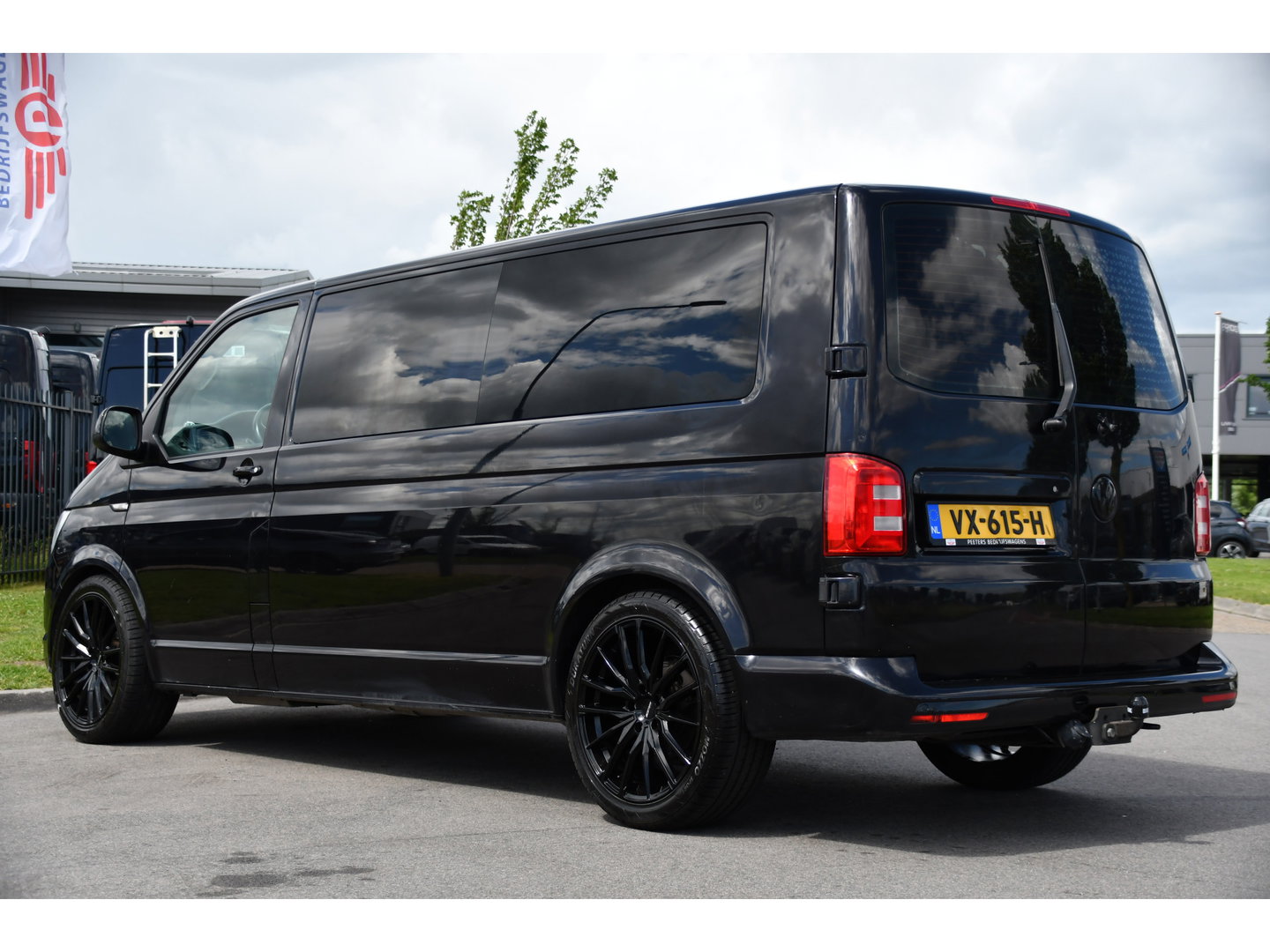 Volkswagen Transporter 2.0 TDI L2H1 Highline Black Edition Cruise, Sensoren, Airco, 140pk, Automaat, Trekhaak, Voorruit verwarming, Uniek!