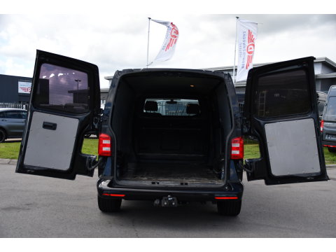 Volkswagen Transporter 2.0 TDI L2H1 Highline Black Edition Cruise, Sensoren, Airco, 140pk, Automaat, Trekhaak, Voorruit verwarming, Uniek!