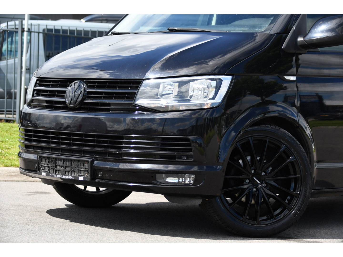 Volkswagen Transporter 2.0 TDI L2H1 Highline Black Edition Cruise, Sensoren, Airco, 140pk, Automaat, Trekhaak, Voorruit verwarming, Uniek!