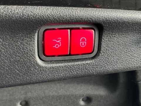 Mercedes-Benz C-Klasse 200 Launch AMG Pano|HuD|Burmester|Memory