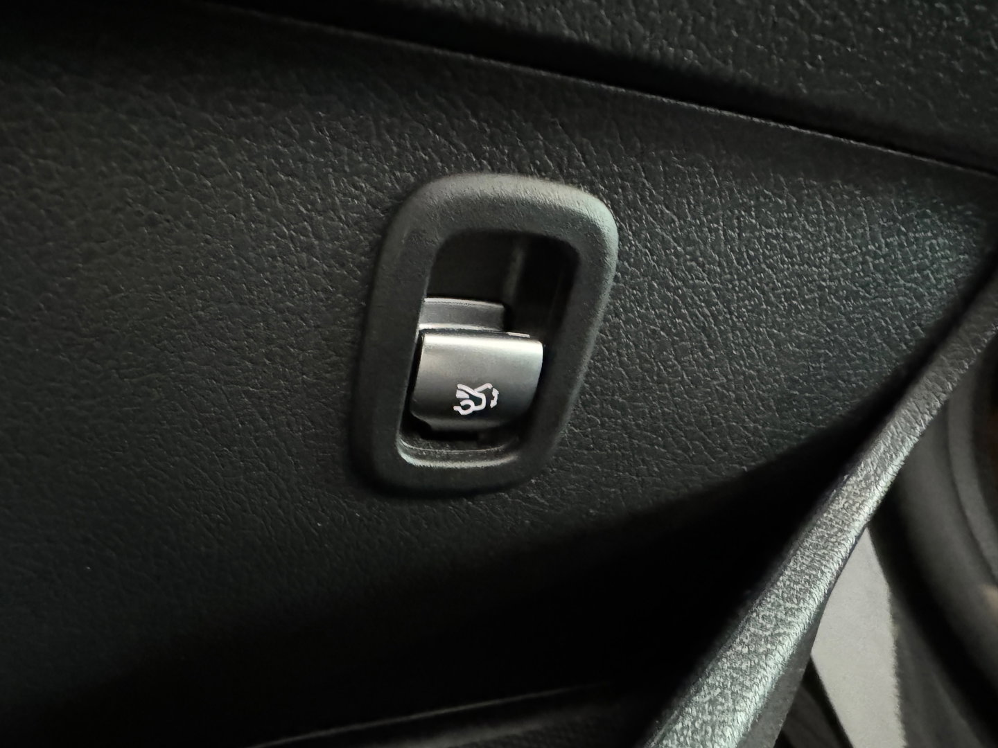 Mercedes-Benz C-Klasse 200 Launch AMG Pano|HuD|Burmester|Memory