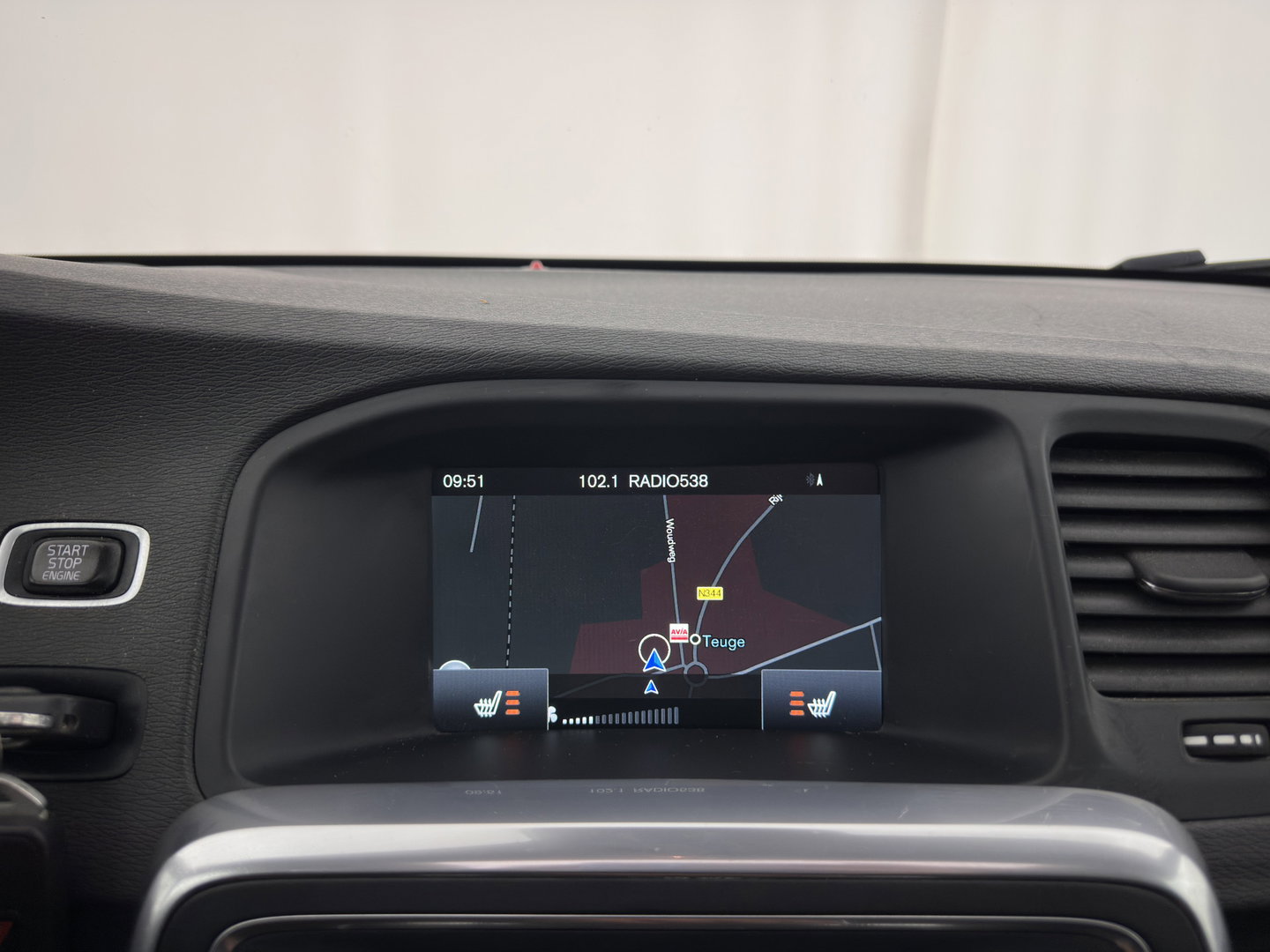 Volvo V60 2.4 D5 Twin Engine Special Edition (Plug-In) (INCL-BTW) Aut. *PANO | LEATHER | ADAPTIVE-CRUISE | XENON | BLIS | MEMORY-PACK | CAMERA | HEATED-SPORTSEATS | NAVI-FULLMAP | PRIVACYGLASS | ECC | PDC | TOWBAR | 18''ALU*