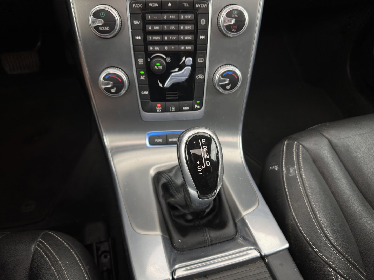 Volvo V60 2.4 D5 Twin Engine Special Edition (Plug-In) (INCL-BTW) Aut. *PANO | LEATHER | ADAPTIVE-CRUISE | XENON | BLIS | MEMORY-PACK | CAMERA | HEATED-SPORTSEATS | NAVI-FULLMAP | PRIVACYGLASS | ECC | PDC | TOWBAR | 18''ALU*