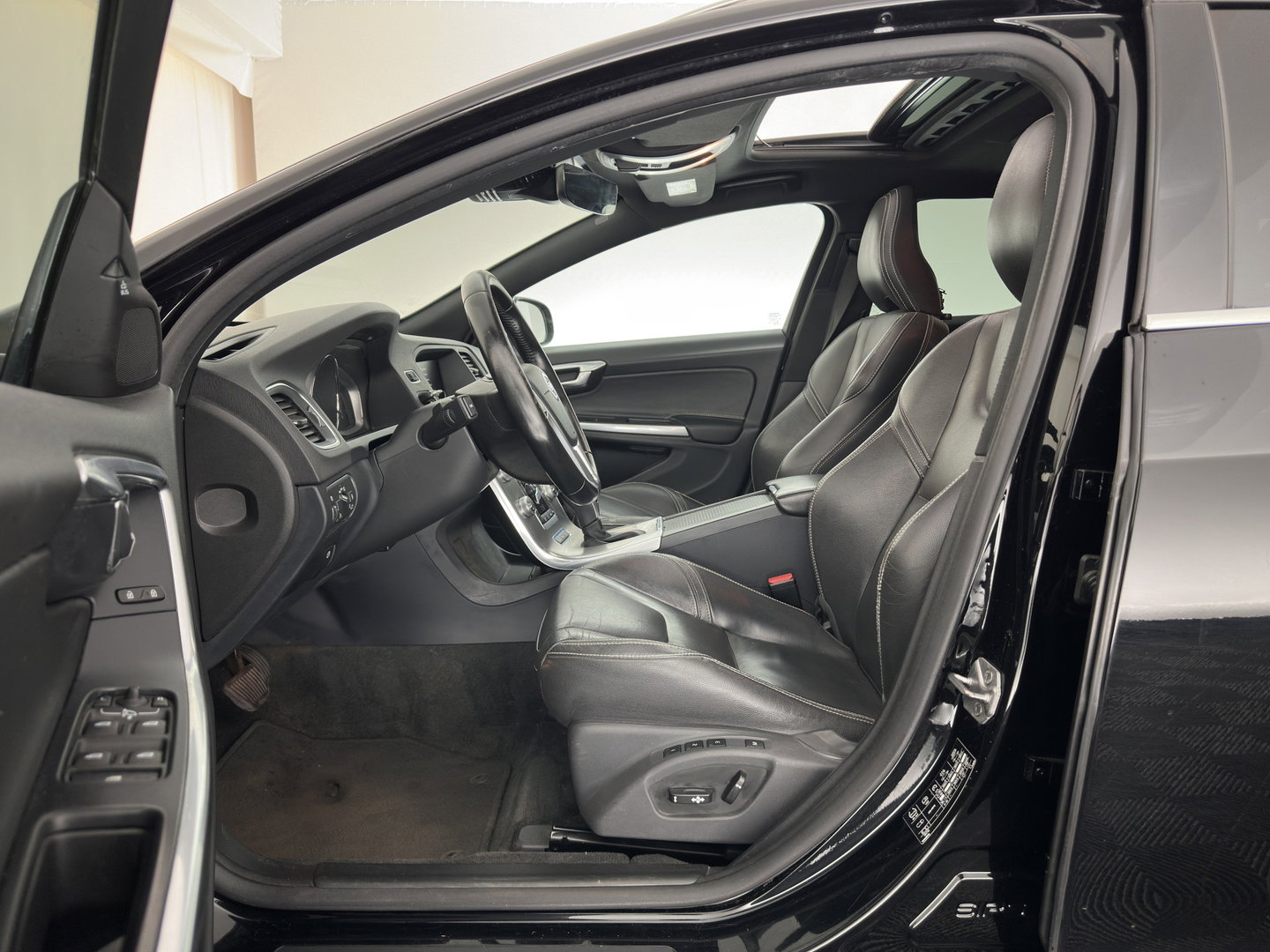 Volvo V60 2.4 D5 Twin Engine Special Edition (Plug-In) (INCL-BTW) Aut. *PANO | LEATHER | ADAPTIVE-CRUISE | XENON | BLIS | MEMORY-PACK | CAMERA | HEATED-SPORTSEATS | NAVI-FULLMAP | PRIVACYGLASS | ECC | PDC | TOWBAR | 18''ALU*
