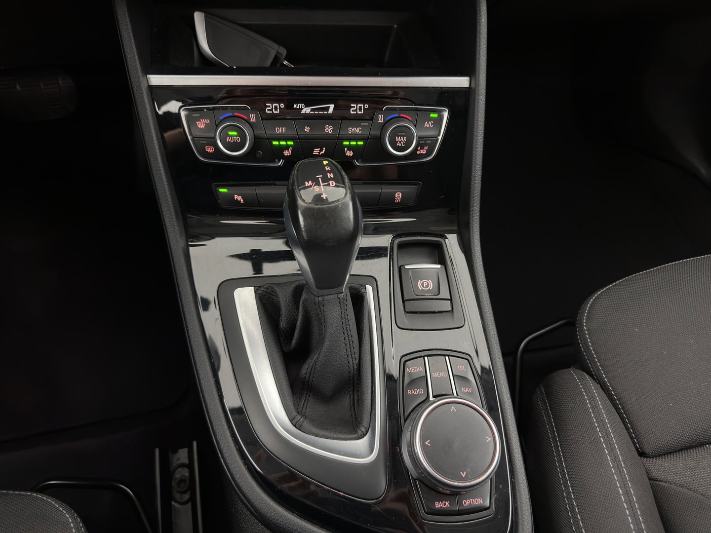 BMW 2 Serie Gran Tourer 220d xDrive [ 7-Pers. ] Aut. *HEAD-UP | FULL-LED | ADAPTIVE-CRUISE | HEATED-SPORTSEATS | NAVI-FULLMAP | ECC | TOWBAR | PDC | 17''ALU*