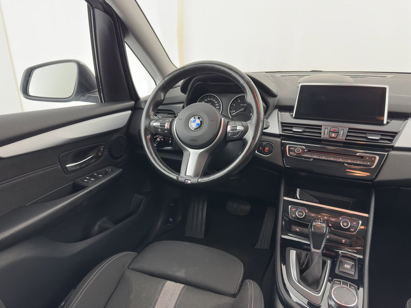 BMW 2 Serie Gran Tourer 220d xDrive [ 7-Pers. ] Aut. *HEAD-UP | FULL-LED | ADAPTIVE-CRUISE | HEATED-SPORTSEATS | NAVI-FULLMAP | ECC | TOWBAR | PDC | 17''ALU*