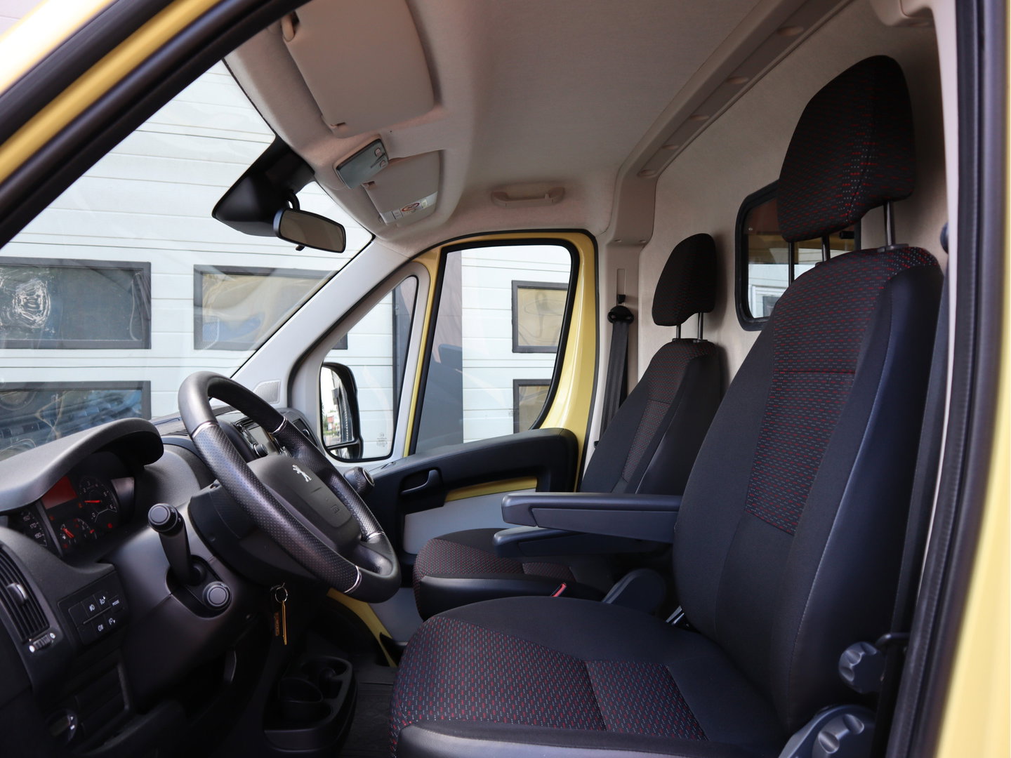 Peugeot Boxer 2.0 BlueHDI 131pk Euro 6 - L2H2 - Schuifdr. L+R - Airco - Cruise - Camera