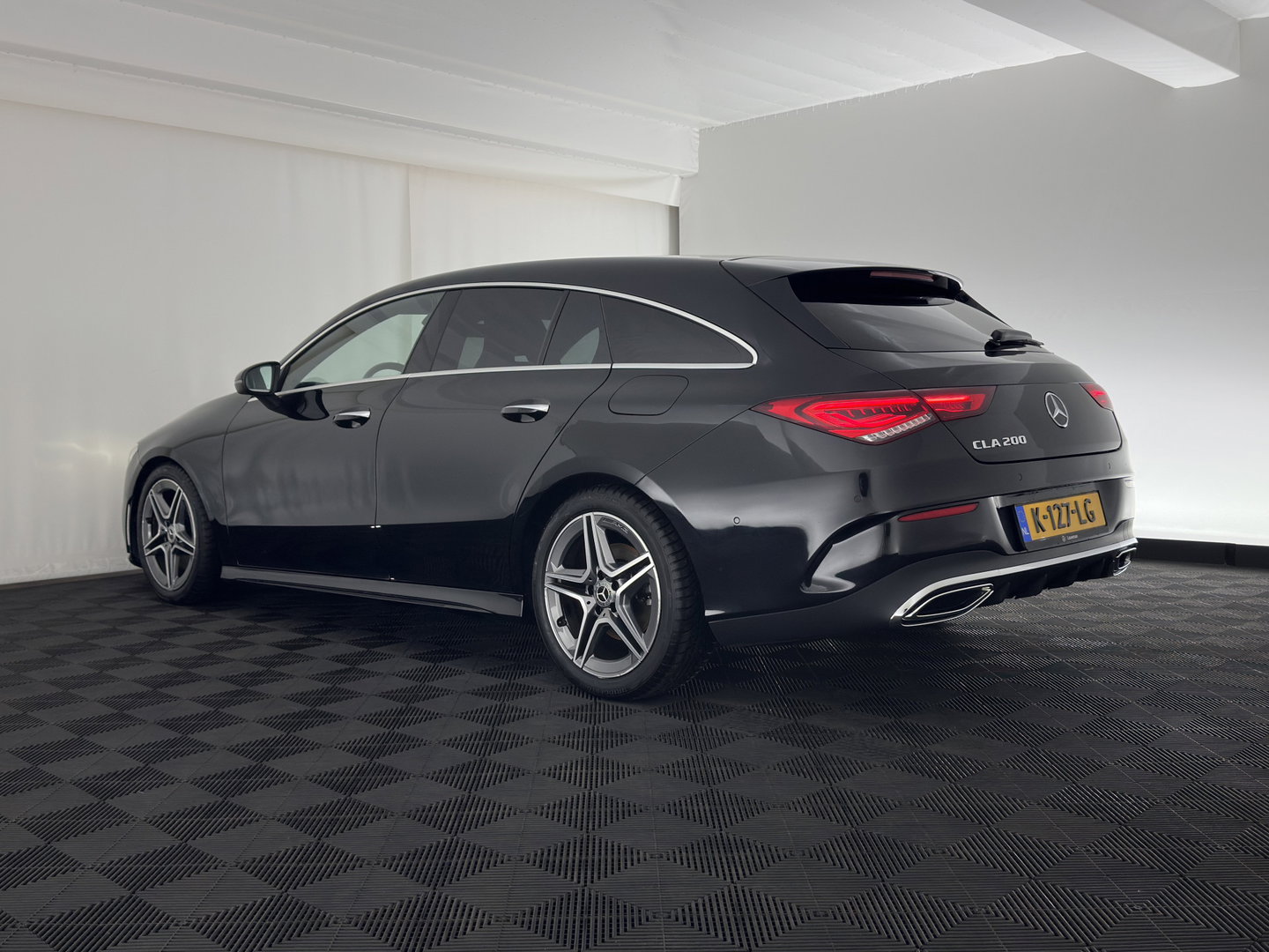 Mercedes-Benz CLA-Klasse Shooting Brake 200 AMG Sportpack Business Solution (INCL-BTW) Aut. *PANO | LEATHER-MICROFIBRE | MULTIBEAM | MEMORY-PACK | AMBIENTLIGHT | HEATED-SPORTSEATS | WIDESCREEN-COCKPIT | DAB+ | NAVI-FULLMAP | CAMERA | PRIVACYGLASS | 18''ALU*