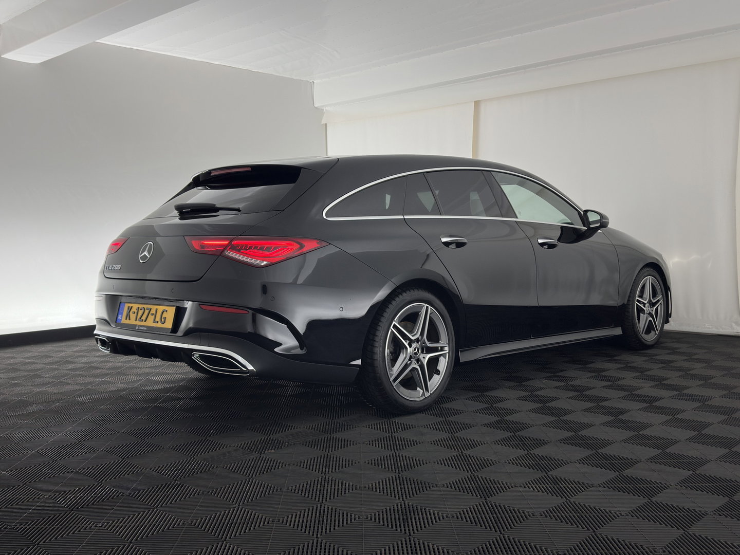 Mercedes-Benz CLA-Klasse Shooting Brake 200 AMG Sportpack Business Solution (INCL-BTW) Aut. *PANO | LEATHER-MICROFIBRE | MULTIBEAM | MEMORY-PACK | AMBIENTLIGHT | HEATED-SPORTSEATS | WIDESCREEN-COCKPIT | DAB+ | NAVI-FULLMAP | CAMERA | PRIVACYGLASS | 18''ALU*