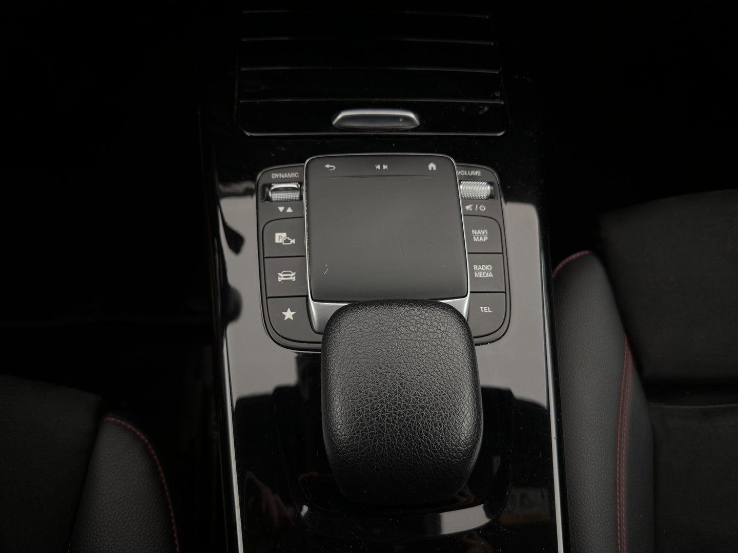 Mercedes-Benz CLA-Klasse Shooting Brake 200 AMG Sportpack Business Solution (INCL-BTW) Aut. *PANO | LEATHER-MICROFIBRE | MULTIBEAM | MEMORY-PACK | AMBIENTLIGHT | HEATED-SPORTSEATS | WIDESCREEN-COCKPIT | DAB+ | NAVI-FULLMAP | CAMERA | PRIVACYGLASS | 18''ALU*