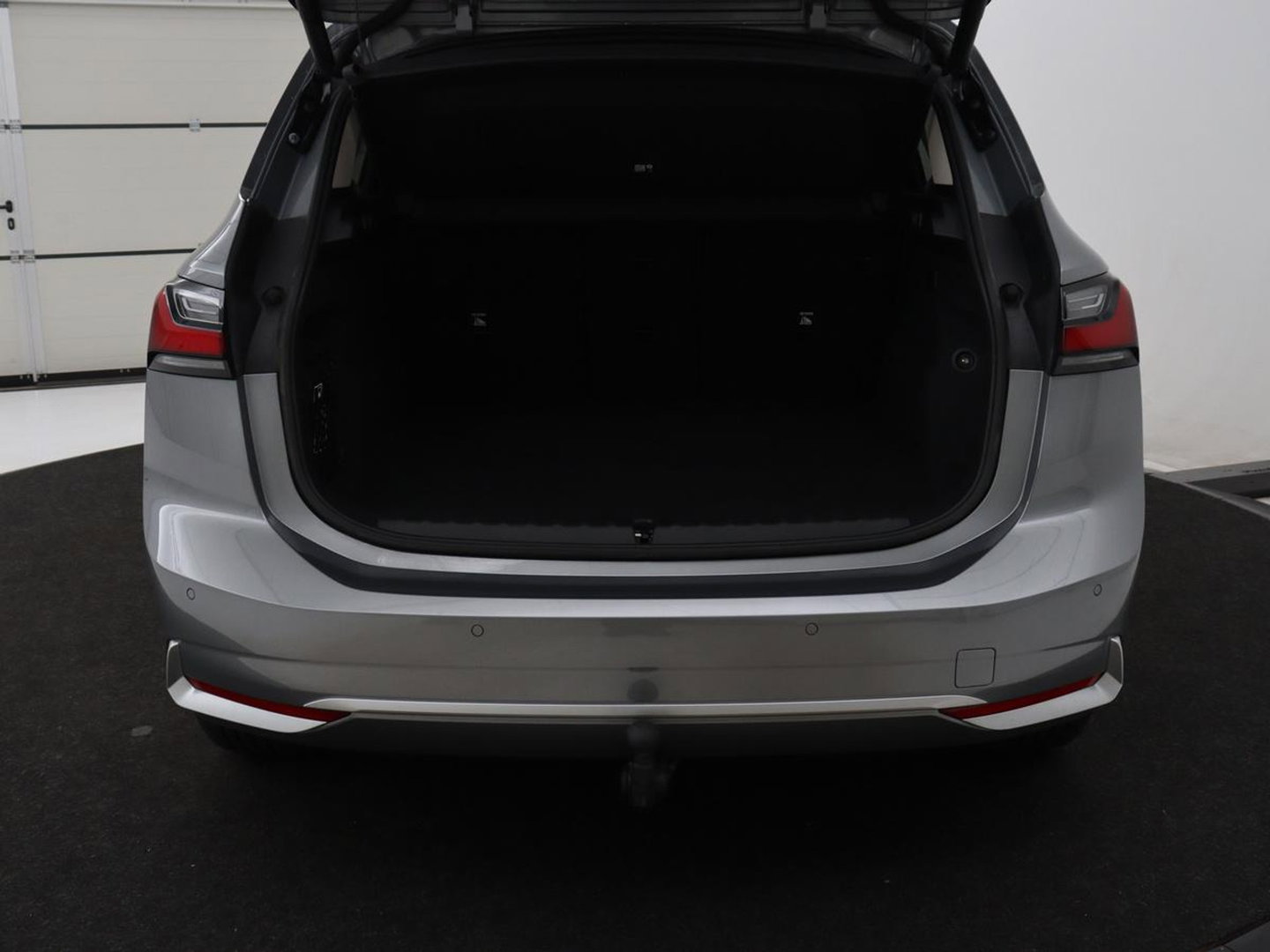 BMW 2 Serie Active Tourer 225e xDrive Luxury Line | SOH 95,1% | Trekhaak | Leder | Full LED | Head Up| Keyless | Navigatie | Carplay | 17" | Stoelverwarming | 360 Camera | Adaptive Cruise | PHEV | Plug In