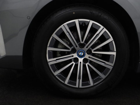 BMW 2 Serie Active Tourer 225e xDrive Luxury Line | SOH 95,1% | Trekhaak | Leder | Full LED | Head Up| Keyless | Navigatie | Carplay | 17" | Stoelverwarming | 360 Camera | Adaptive Cruise | PHEV | Plug In