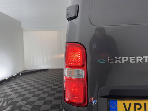 Peugeot e-Expert Standard Premium 75 kWh [3-Fase-11kW] {SoH-94%} Aut. *DIGI-COCKPIT | CARPLAY | CAMERA | AIRCO | COMFORT-SEATS | DAB+ | PDC | CCS-FASTLOADER | CRUISE*