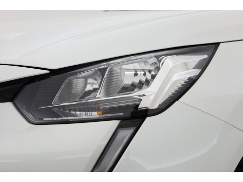 Peugeot 208 1.2 PureTech Allure Pack | Cruise Control | Apple CarPlay & Android Auto | DAB | All Season | PDC + A | Navi