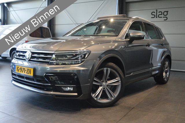 Volkswagen Tiguan - 1.5 TSI ACT R-LINE navi camera pano leer trekhaak !!