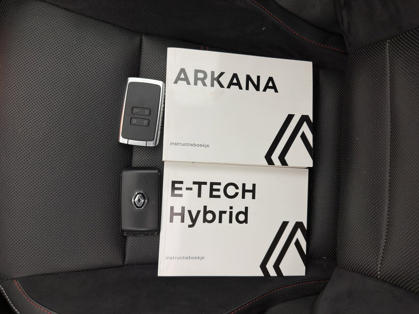 Renault Arkana 1.6 E-Tech RS-Line Hybrid 145 (INCL-BTW) Aut. *PANO | LEATHER | FULL-LED | BLINDSPOT | CAMERA | HEATED-SPORTSEATS | KEYLESS | AMBIENTLIGHT | DIGI-COCKPIT | PRIVACY-GLASS | NAVI-FULLMAP | ECC | ADAPTIVE-CRUISE | PDC | 18"