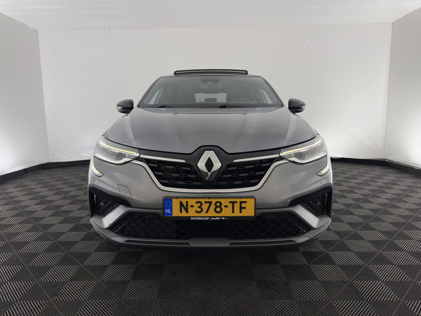 Renault Arkana 1.6 E-Tech RS-Line Hybrid 145 (INCL-BTW) Aut. *PANO | LEATHER | FULL-LED | BLINDSPOT | CAMERA | HEATED-SPORTSEATS | KEYLESS | AMBIENTLIGHT | DIGI-COCKPIT | PRIVACY-GLASS | NAVI-FULLMAP | ECC | ADAPTIVE-CRUISE | PDC | 18"