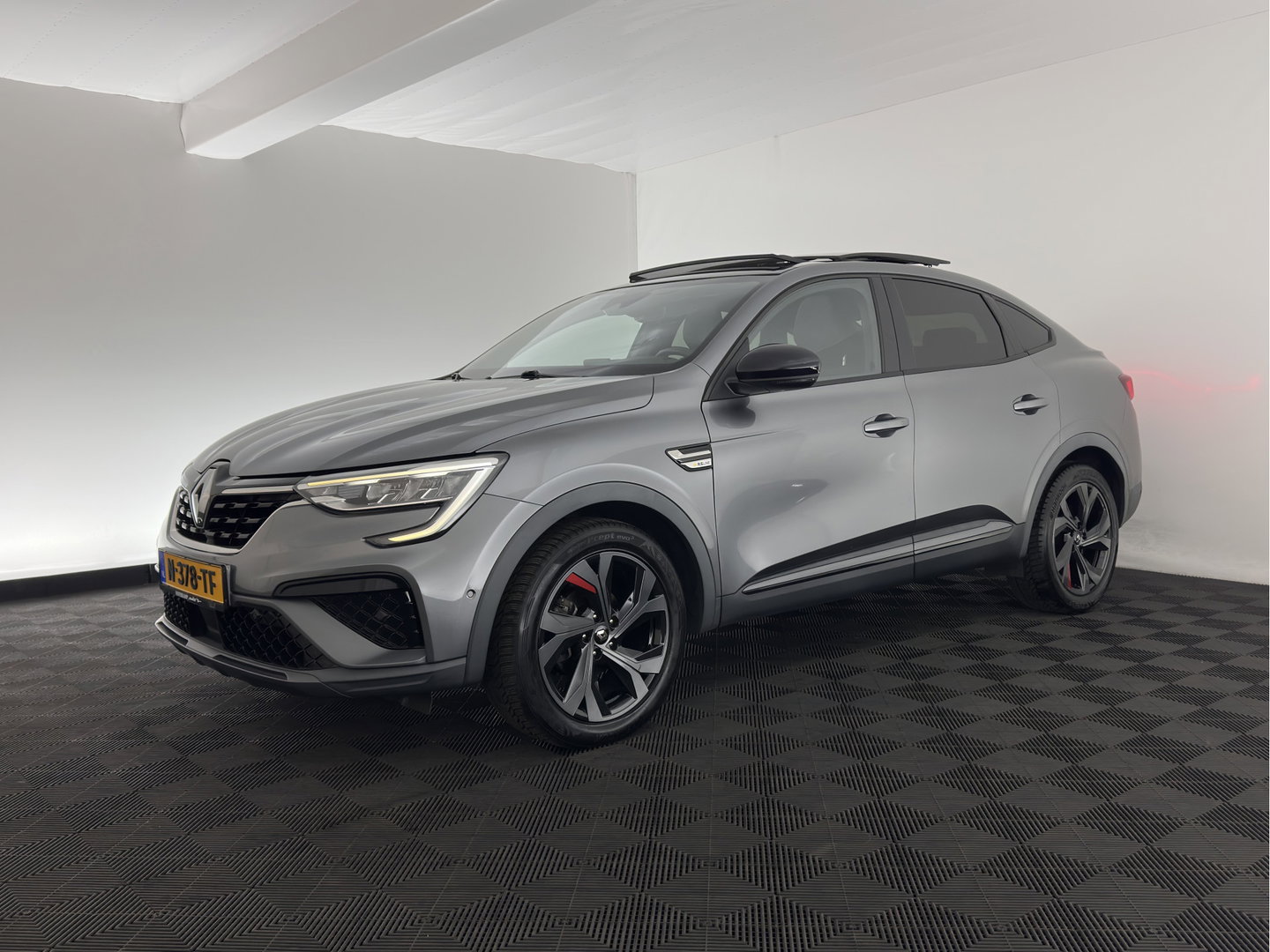 Renault Arkana 1.6 E-Tech RS-Line Hybrid 145 (INCL-BTW) Aut. *PANO | LEATHER | FULL-LED | BLINDSPOT | CAMERA | HEATED-SPORTSEATS | KEYLESS | AMBIENTLIGHT | DIGI-COCKPIT | PRIVACY-GLASS | NAVI-FULLMAP | ECC | ADAPTIVE-CRUISE | PDC | 18"