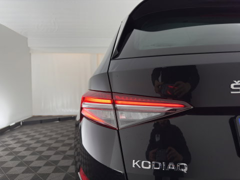 Škoda Kodiaq 1.5 TSI Business Edition (INCL-BTW) *LEATHER-FABRIC | FULL-LED | DIGI-COCKPIT | CAMERA | KEYLESS | DAB+ | NAVI-FULLMAP | SPORTSEATS | PRIVACY-GLASS | ECC | PDC | TOWBAR | CRUISE | 20''ALU*