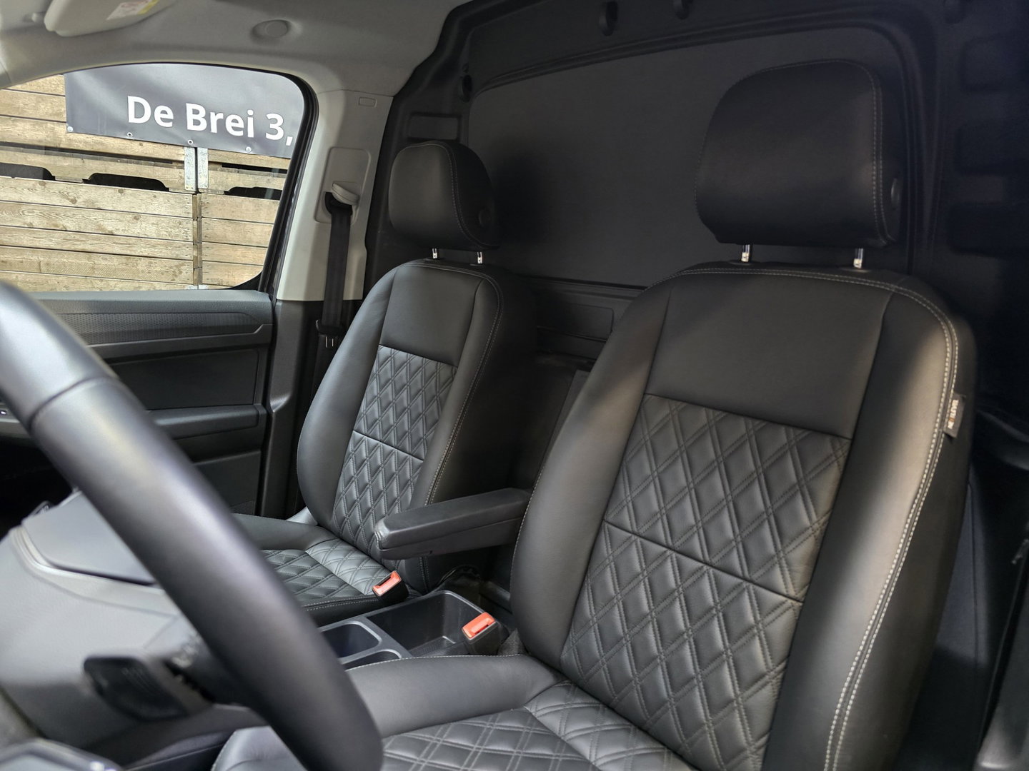 Volkswagen Caddy Cargo 2.0 TDI Comfort EDITION Leder Navi Sidebars Airco Camera Trekhaak 19"LM