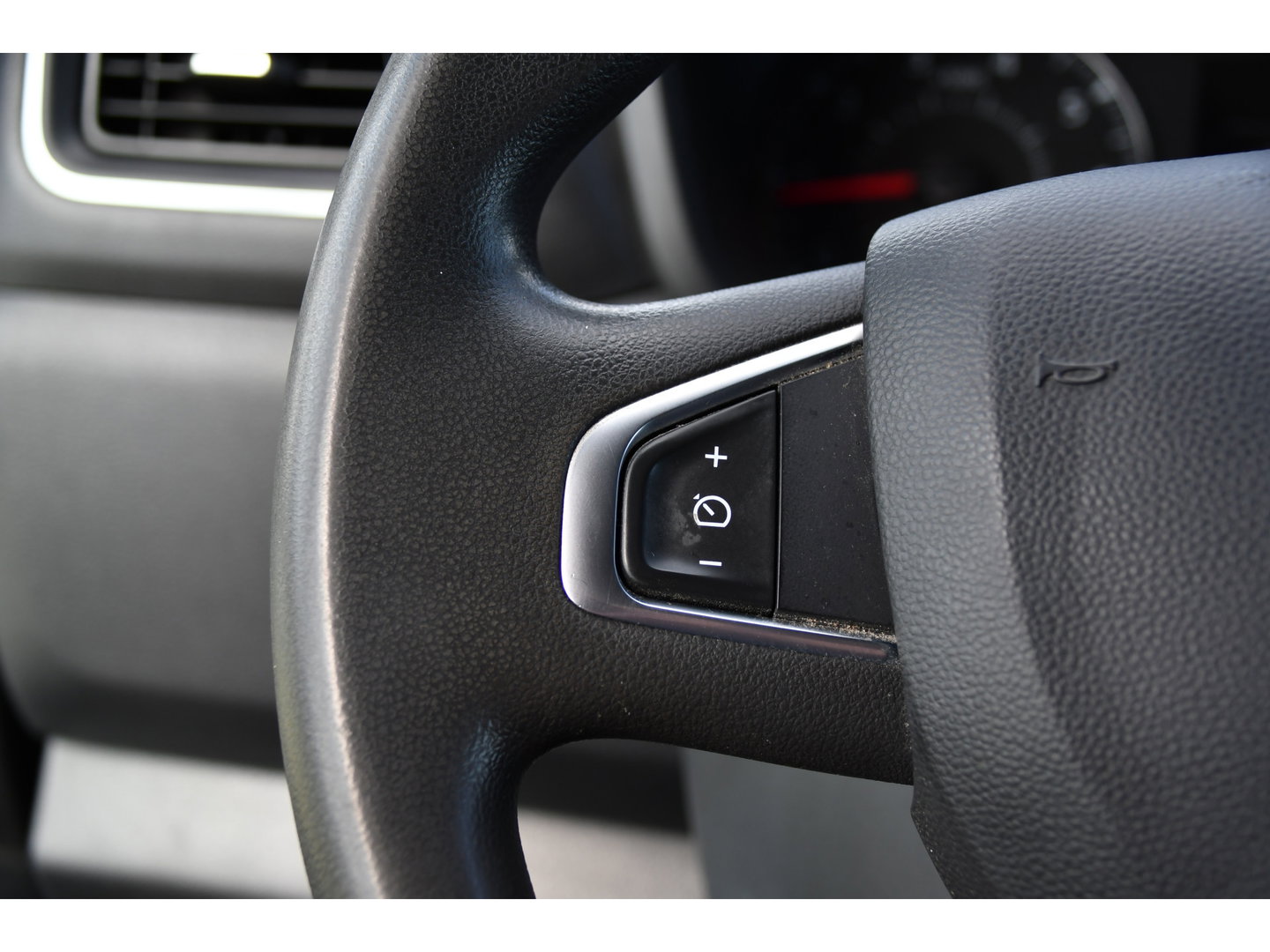 Renault Master T35 2.3 dCi 150 L2H2 Black Edition Camera, Cruise, 2 x Schuifdeur, LED, Clima, Trekhaak, Sensoren, Multimedia, Uniek!