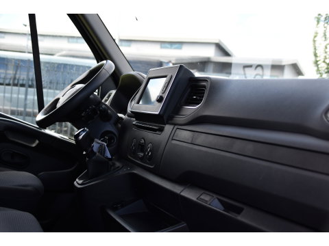 Renault Master T35 2.3 dCi 150 L2H2 Black Edition Camera, Cruise, 2 x Schuifdeur, LED, Clima, Trekhaak, Sensoren, Multimedia, Uniek!