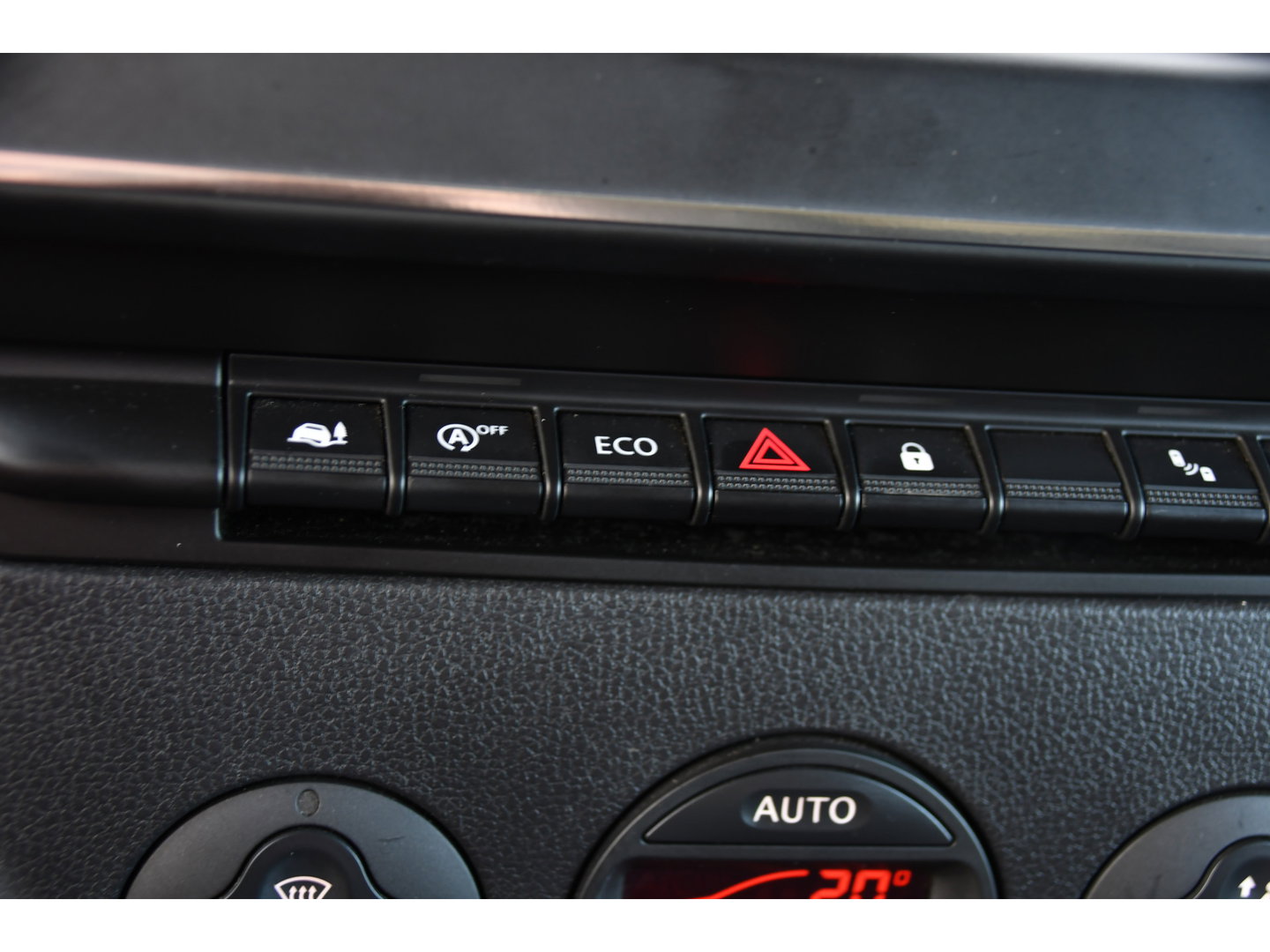 Renault Master T35 2.3 dCi 150 L2H2 Black Edition Camera, Cruise, 2 x Schuifdeur, LED, Clima, Trekhaak, Sensoren, Multimedia, Uniek!